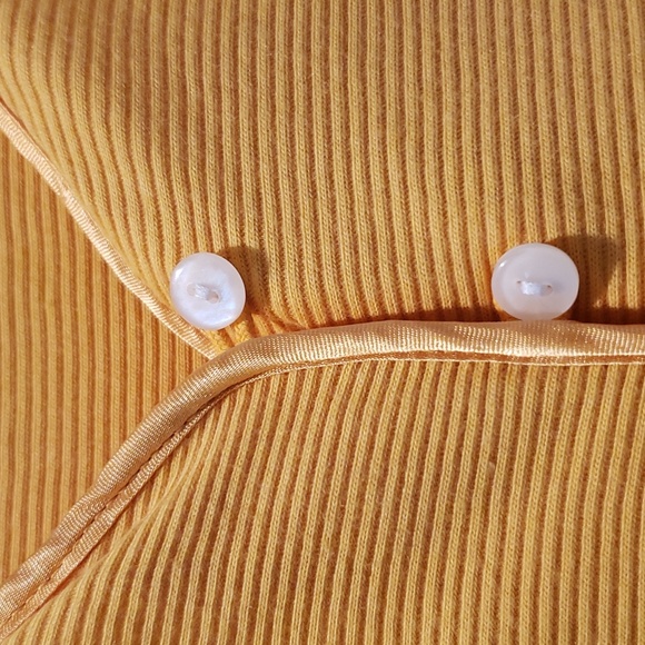 NWTWomen's Gold/Yellow V- neck buttoned down Top in Large by The Limited - Picture 4 of 4